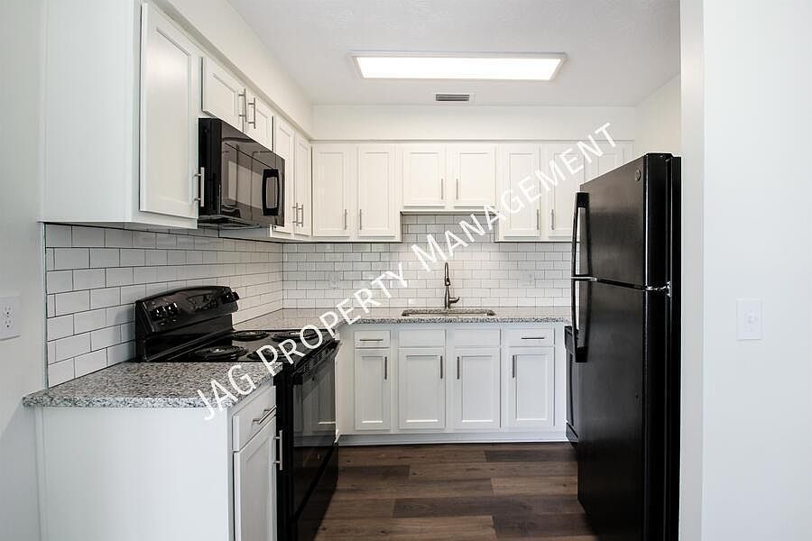 1st image of 1425 Smith St APT 4