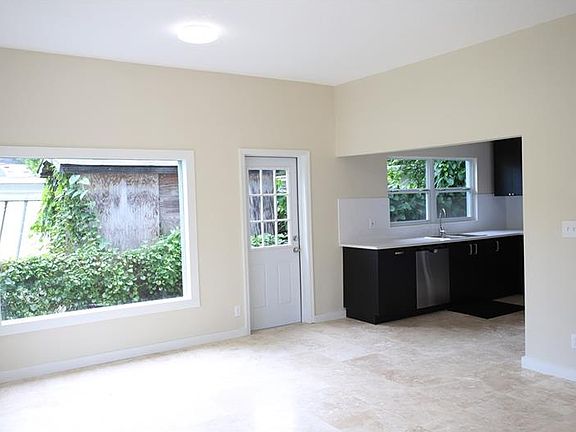 4th image of 10105 N Armenia Ave