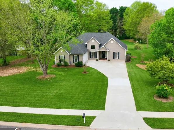 70 Mosswood Ct, Newnan, GA 30265