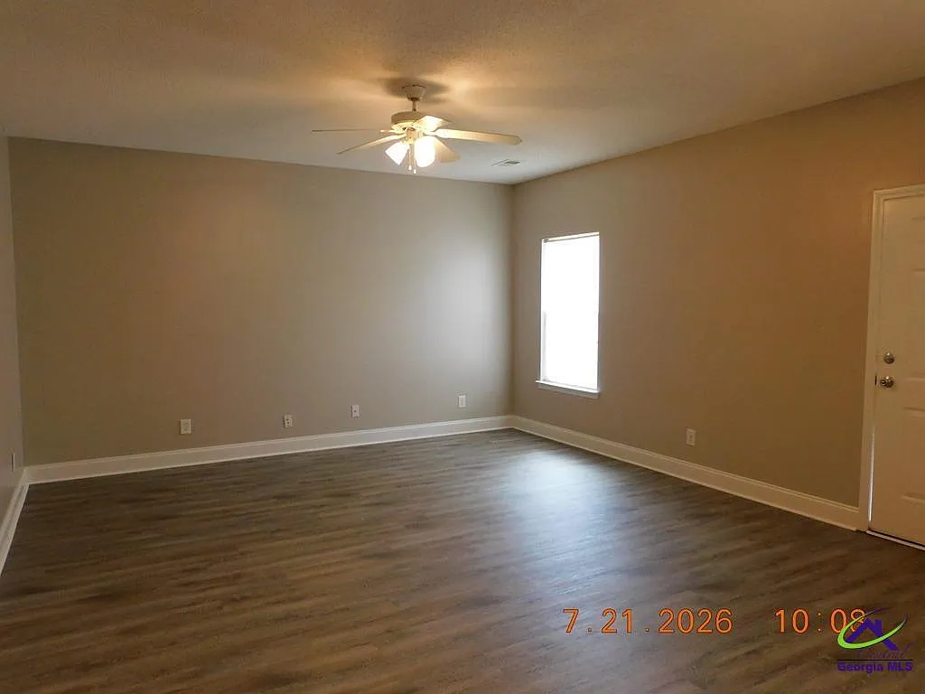 3 bed, 2.0 bath, 1250 sqft, $1,495 — Photo 2