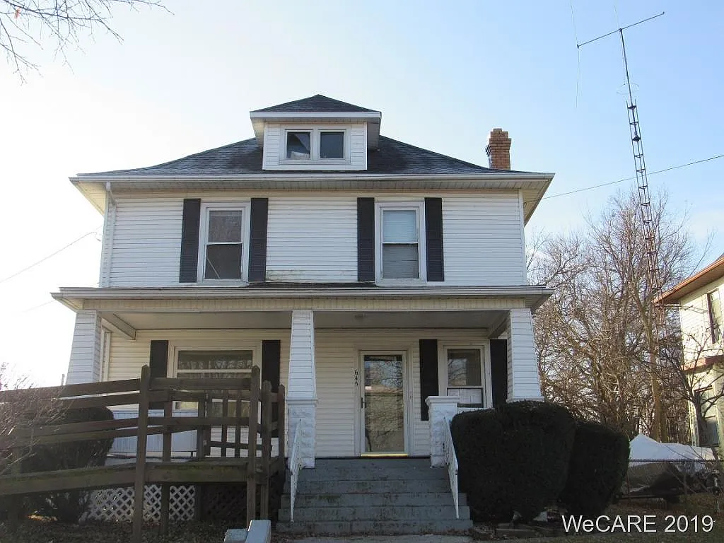 645 W Elm St photo 1