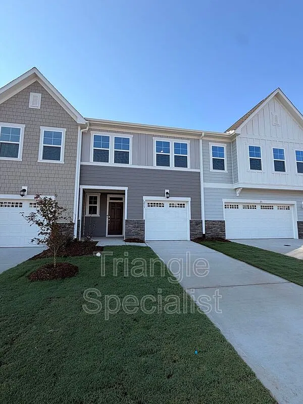 3 bed, 2.5 bath, 1792 sqft, $2,049 — Photo 3