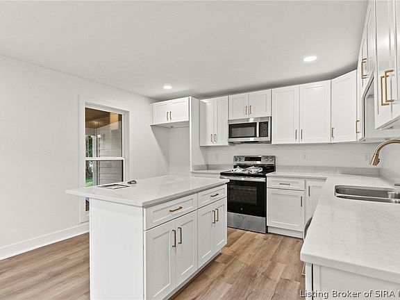 5th image of 723 W Third Street