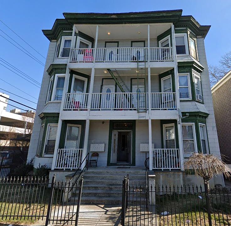 1st image of 106 Hawthorne Ave #2