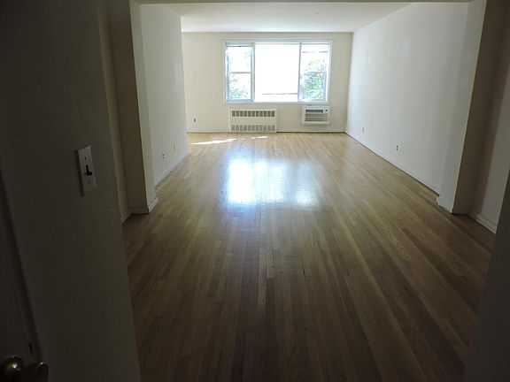 5th image of 700 Scarsdale Ave #52