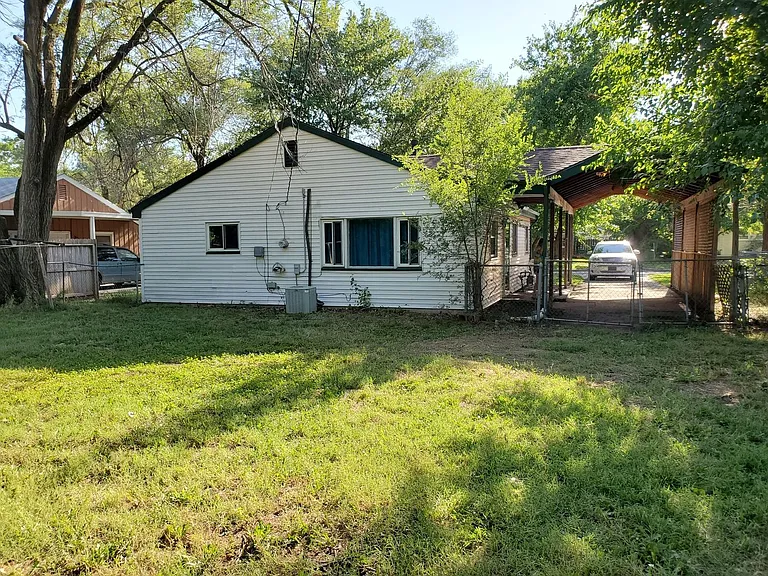3326 S Millwood Ave — Photo 3