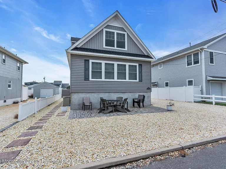24 Virginia Ave — Photo 8