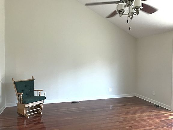 4th image of 327 New Hampshire Pl