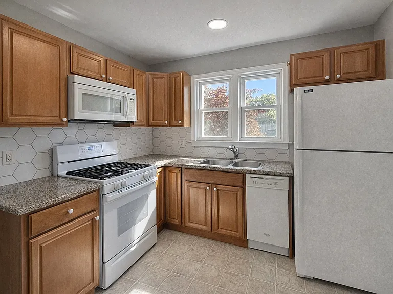 41 Cherry St — Photo 4