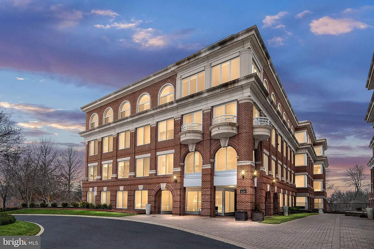 Building Photo - 625 Slaters Ln #404