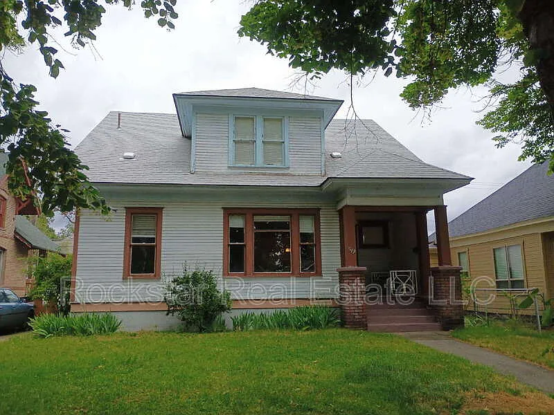 5 bed, 2.0 bath, $1,950 — Photo 2