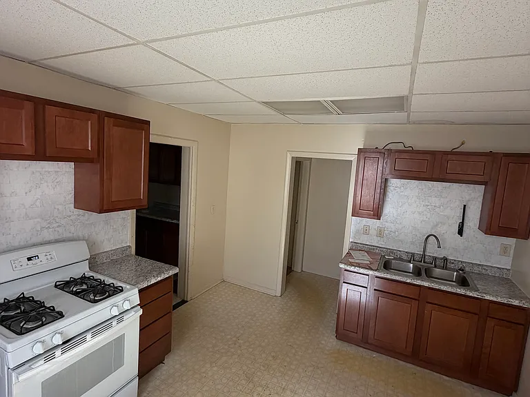 1135 W Taylor St — Photo 5