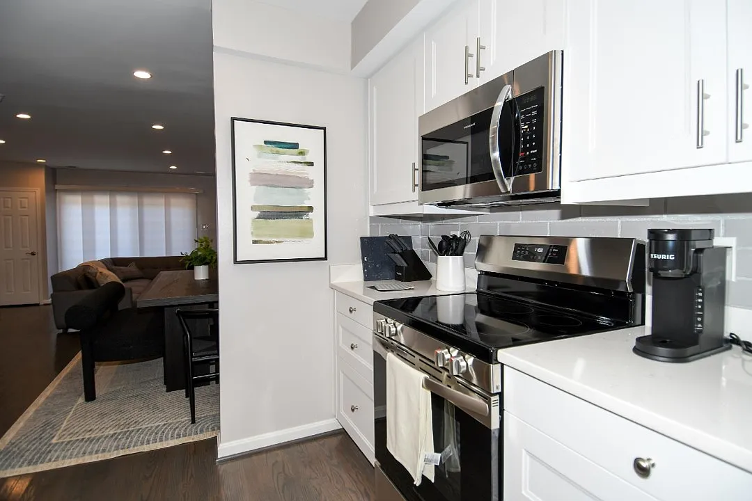 2 bed, 1.5 bath, 1360 sqft, $5,000 — Photo 3