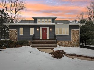 60 Stephens Rd, Tappan, NY 10983