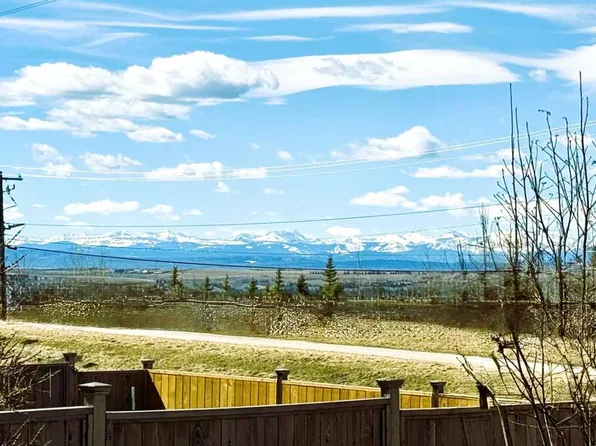 13 E Tuscany Ridge Mews NW, Calgary, AB T3L 3B7