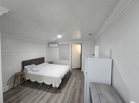 2521 NW 32nd St, Miami, FL