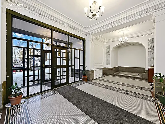 Rented by Sotheby's International Realty | media 18