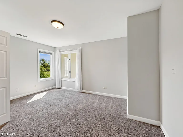 15020 King Dr — Photo 15