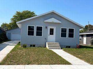 1007 Blaine St, Marinette, WI 54143