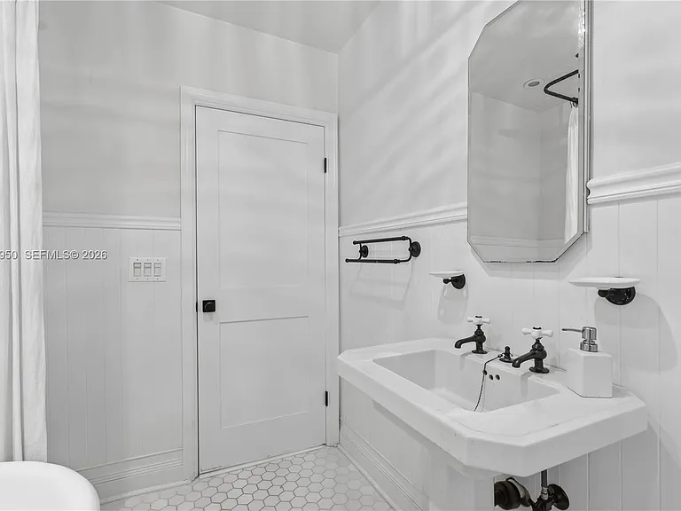 110 N 16th Ave — Photo 37