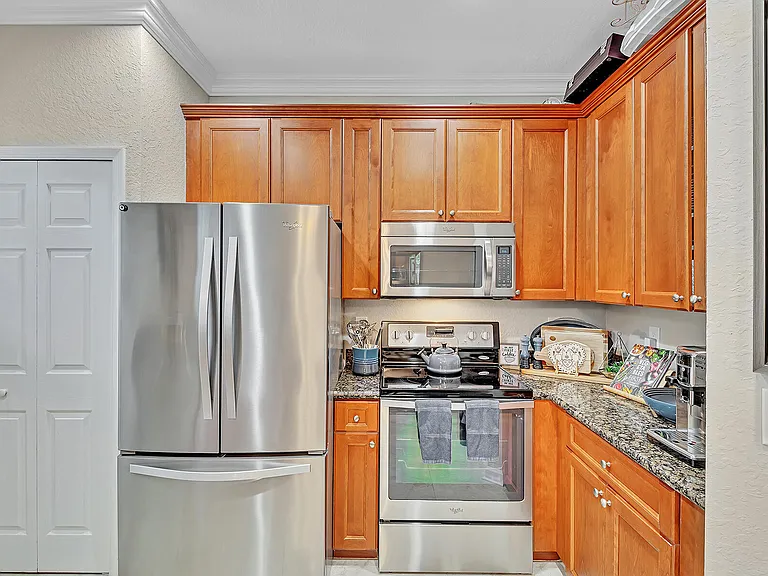 323 Bayfront Dr — Photo 19