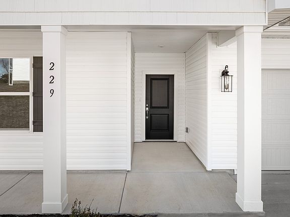 4th image of 229 Idle Dr