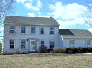 12725 W Greenbriar Ln, New Berlin, WI 53151