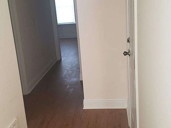 4th image of 21 Park Cir SE #C