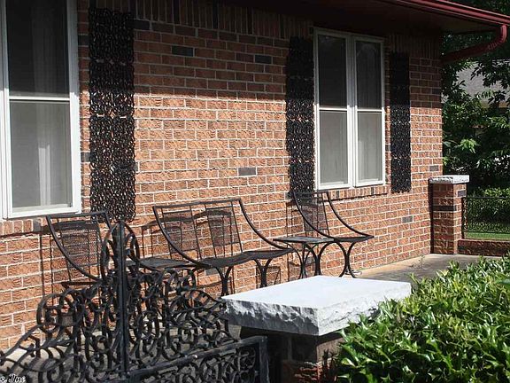 2nd image of 1011 Texas St