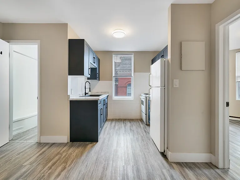 38 Ainslie St N #37 — Photo 7