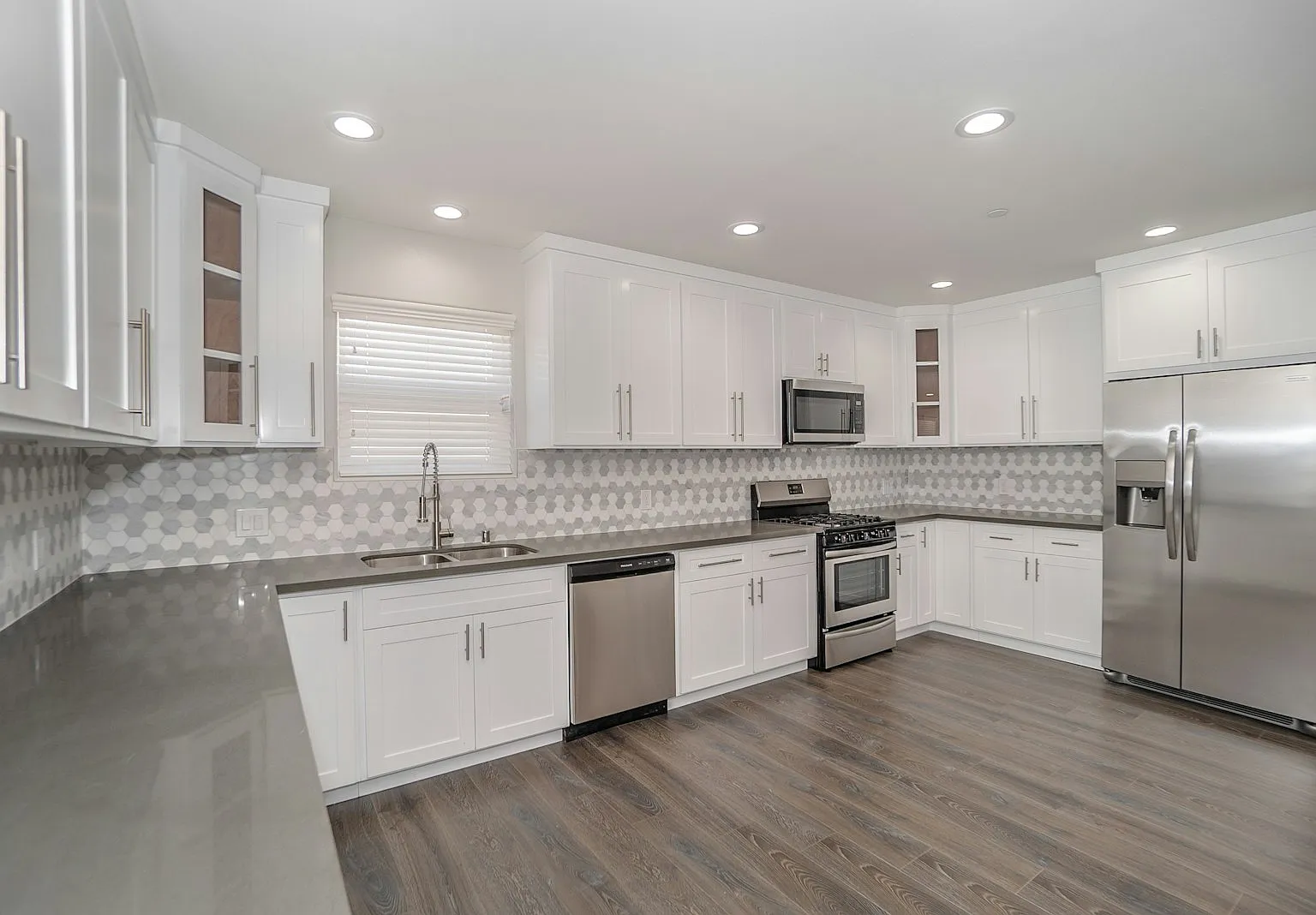 2631 South La Salle Avenue, Unit 2635 1/2 — Photo 3