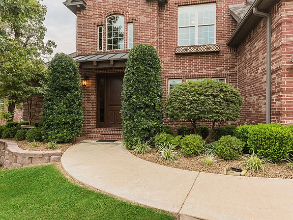 3rd image of 1300 NE Bluff Spring Ave