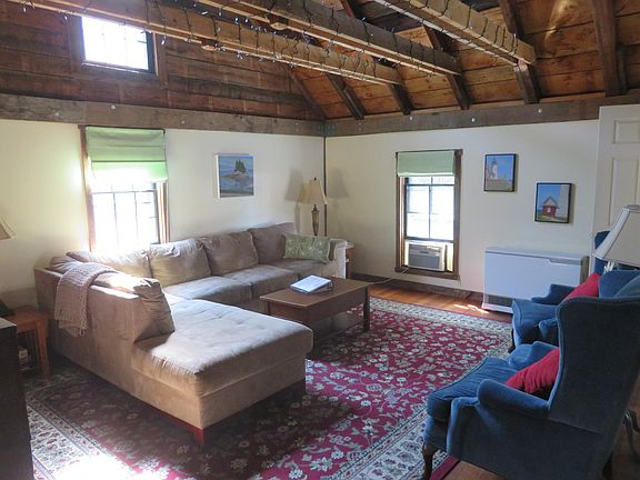 Plenty of space to read, relax, watch a movie or work. High speed internet for streaming movies or efficient working.