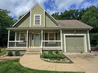 9652 McGee St, Kansas City, MO 64114