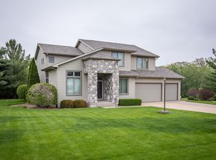 2737 Oak Dr, Muscatine, IA 52761
