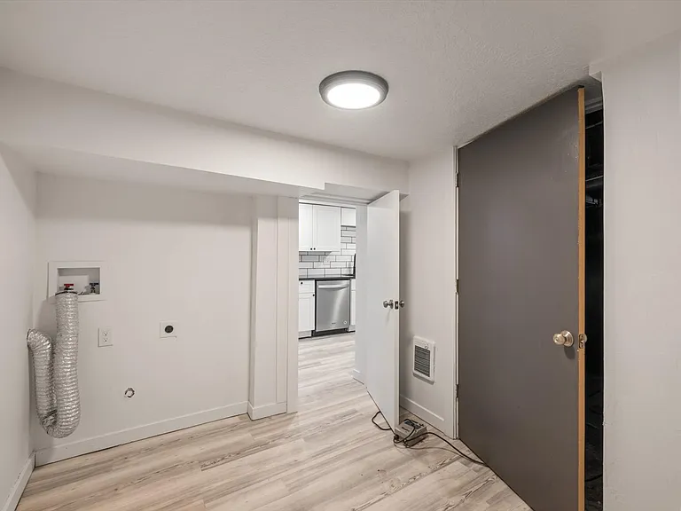 604 E 3rd Ave — Photo 16