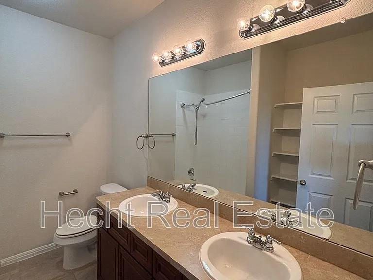342 Main St #B — Photo 13