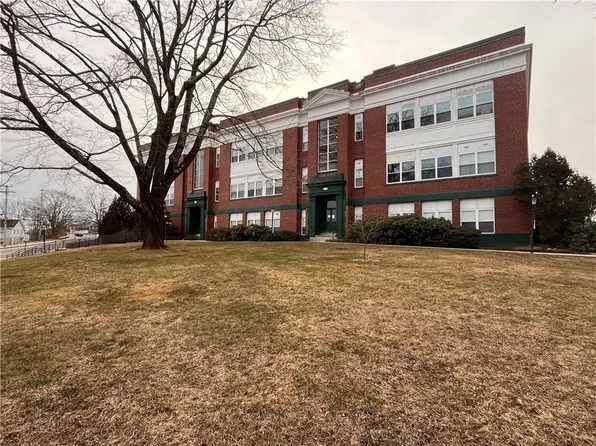140 High St APT 203, Westerly, RI 02891
