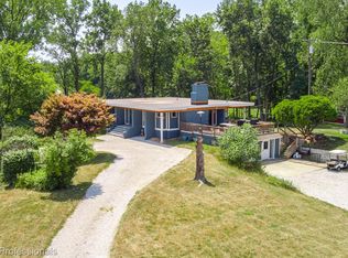 9561 Ute Pointe Dr, Clarkston, MI 48346