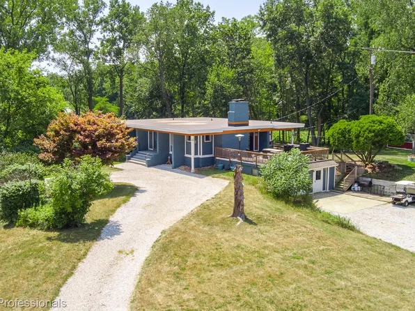 9561 Ute Pointe Dr, Clarkston, MI 48346