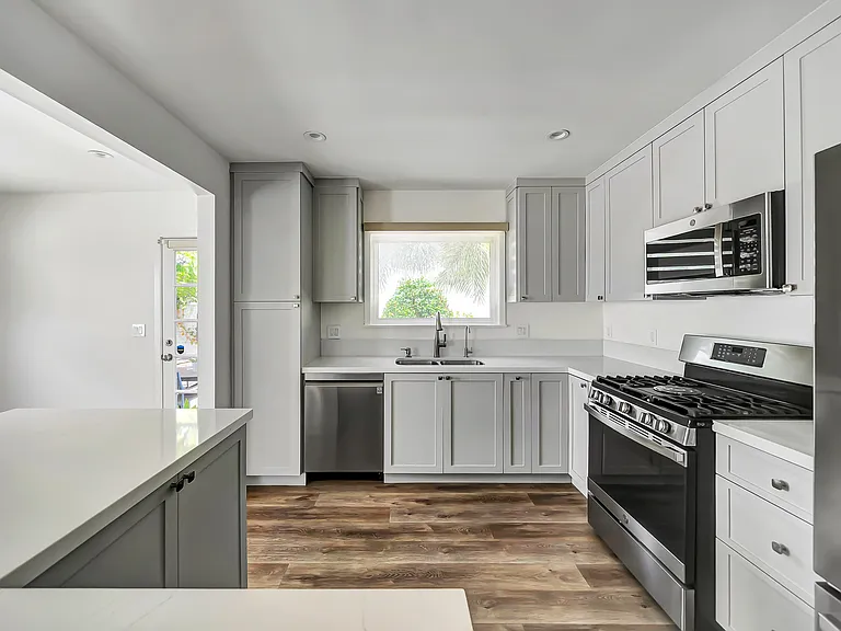 5840 Coldwater Canyon Ave #2 — Photo 2