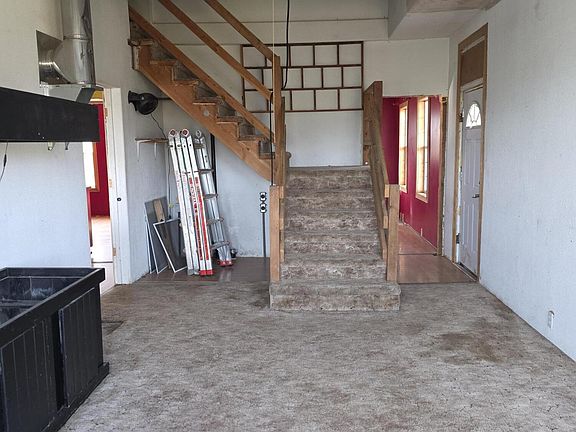 4th image of 302 W Main St