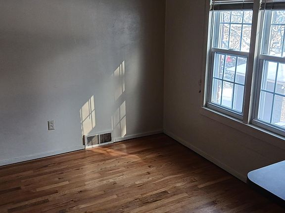 Dining Rm (2nd view)