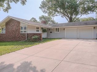 9201 Dearborn St, Overland Park, KS 66207