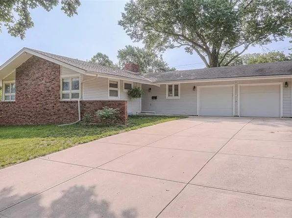 9201 Dearborn St, Overland Park, KS 66207