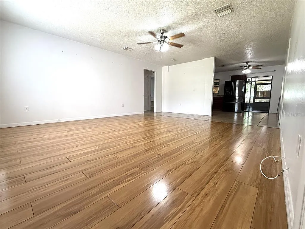 3 bed, 2.0 bath, 1213 sqft, $2,450 — Photo 3