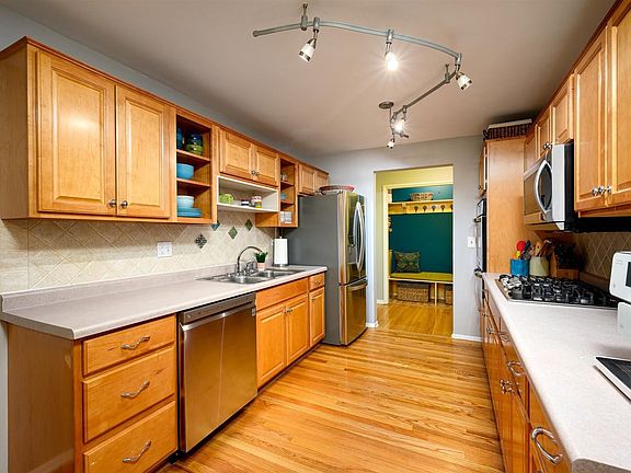 2nd image of 950 Washington Blvd APT 209