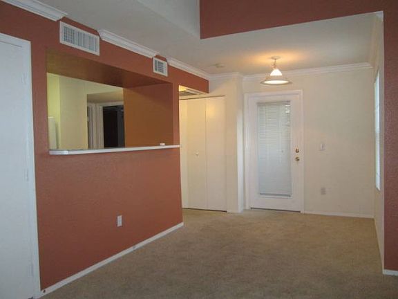 Dining Rm & Brkfst Bar