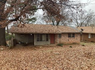 907 S Twin Cedar Dr, Clarksville, AR 72830