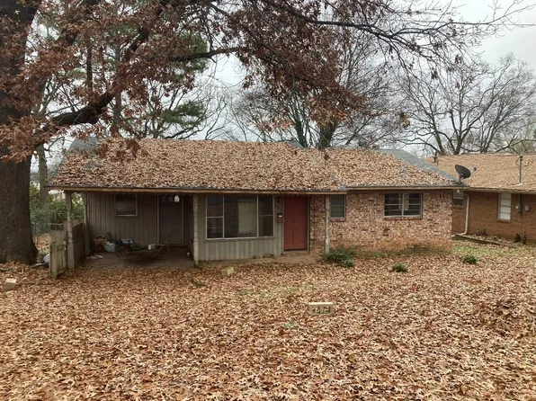 907 S Twin Cedar Dr, Clarksville, AR 72830